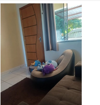 Foto enviada por cliente mostrando a poltrona inflável na sala